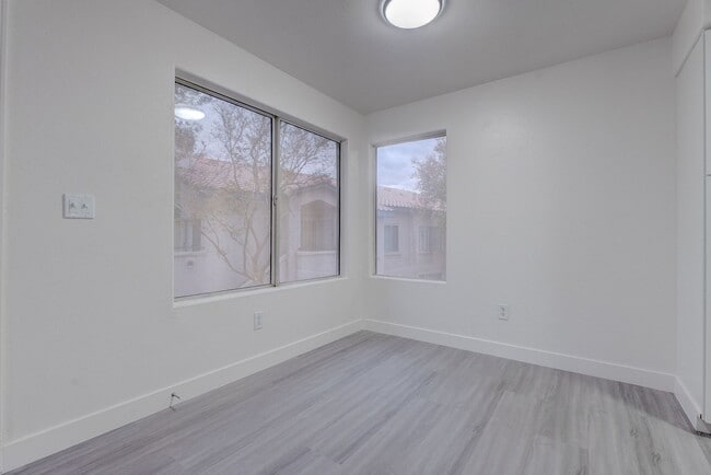 Building Photo - 3060 Tarpon