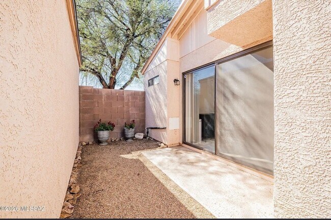 Building Photo - Spacious 3BR Townhome in Tucson