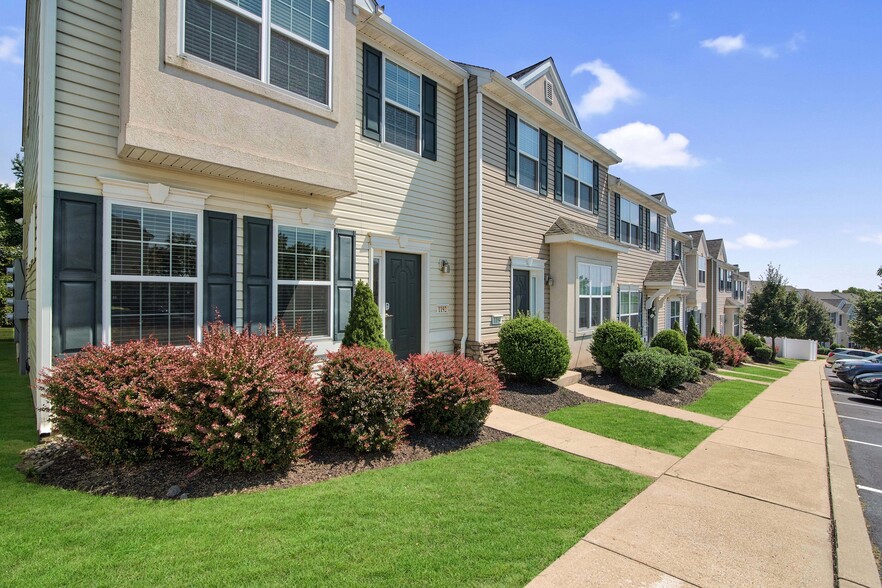 Building Photo - Emerald Pointe Townhomes