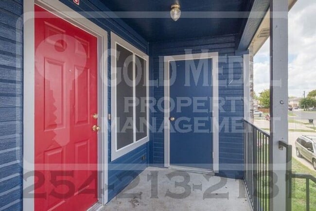 Building Photo - 3402 Hereford Ln
