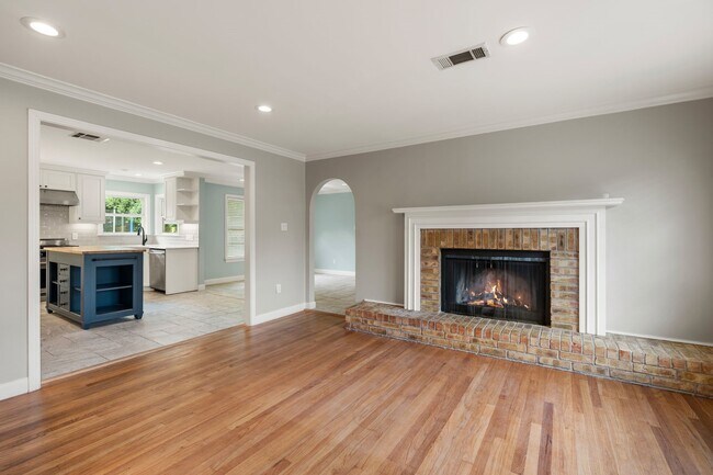 Building Photo - 9333 Walterville Rd