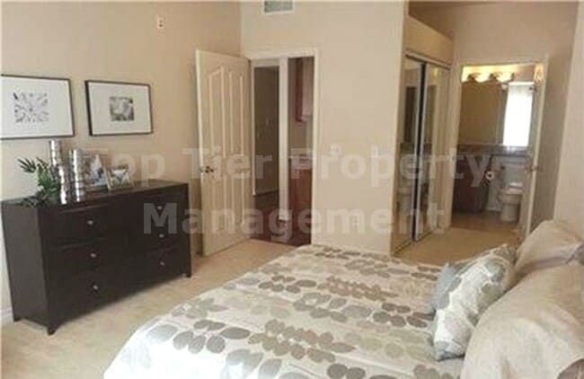 Building Photo - $1000 Move in Discount***Beautiful 2 bed/2 bath Condo in the Heart of Hillcrest - Available NOW*