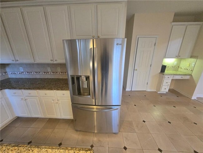 Building Photo - 2206 Creekway Dr