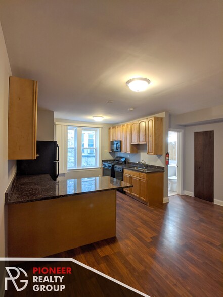 Building Photo - 5029 N Harding Ave