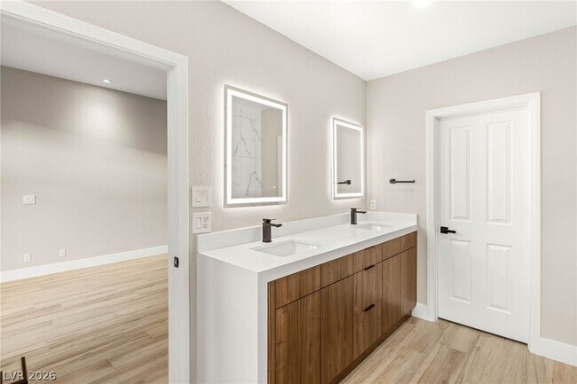 Building Photo - 1605 Shadow Rock Dr