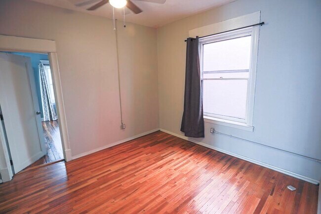 Building Photo - 1824 Summit St