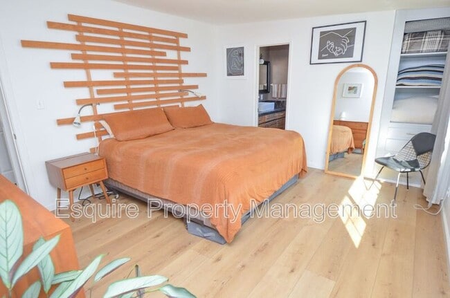 Building Photo - 676 Doris Ave