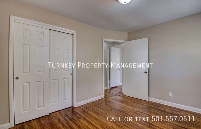 Building Photo - 713 Ellen Dr