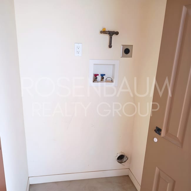 Building Photo - 2119 E Water St