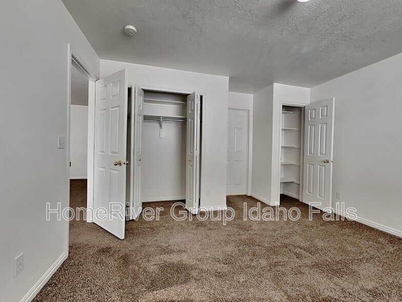 Building Photo - 3693 Deloy Dr