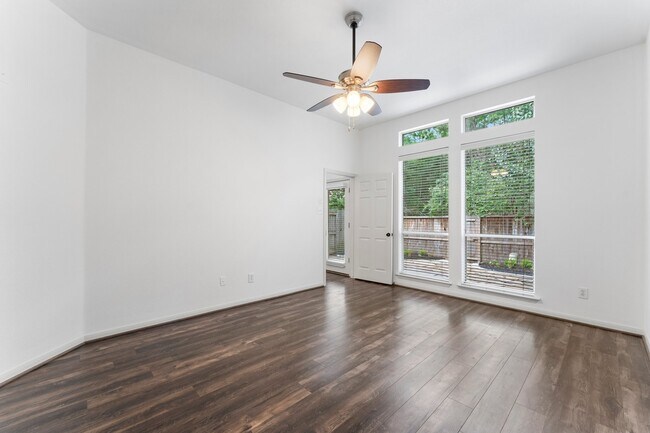 Building Photo - 31 W Greenhill Terrace Pl