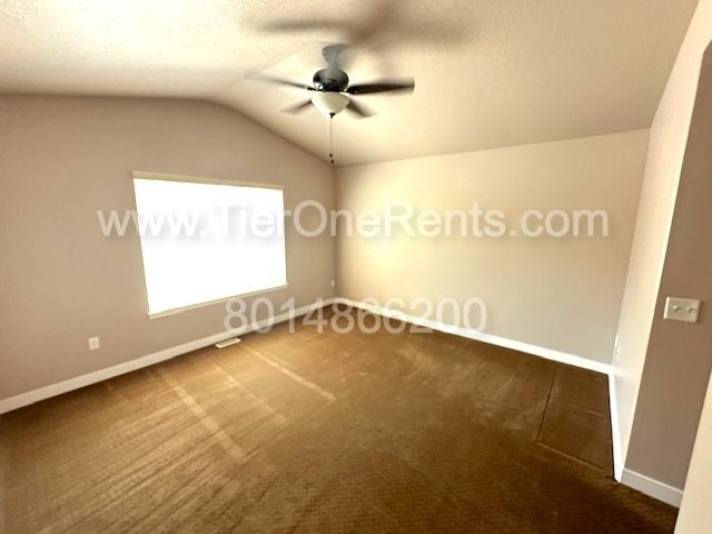 Building Photo - Apply this month and enjoy a $500 move-in ...