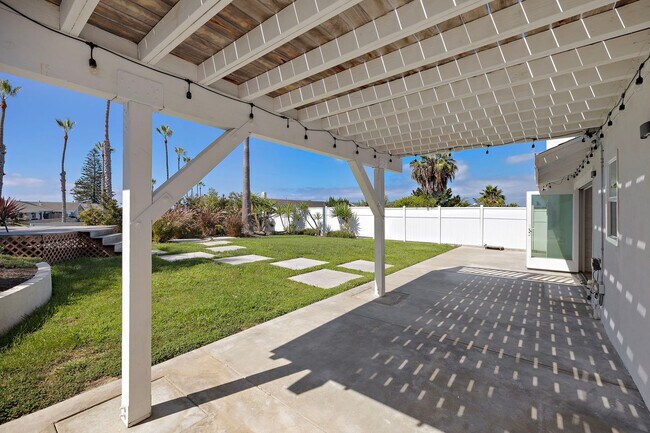 Building Photo - 2609 Via Cascadita