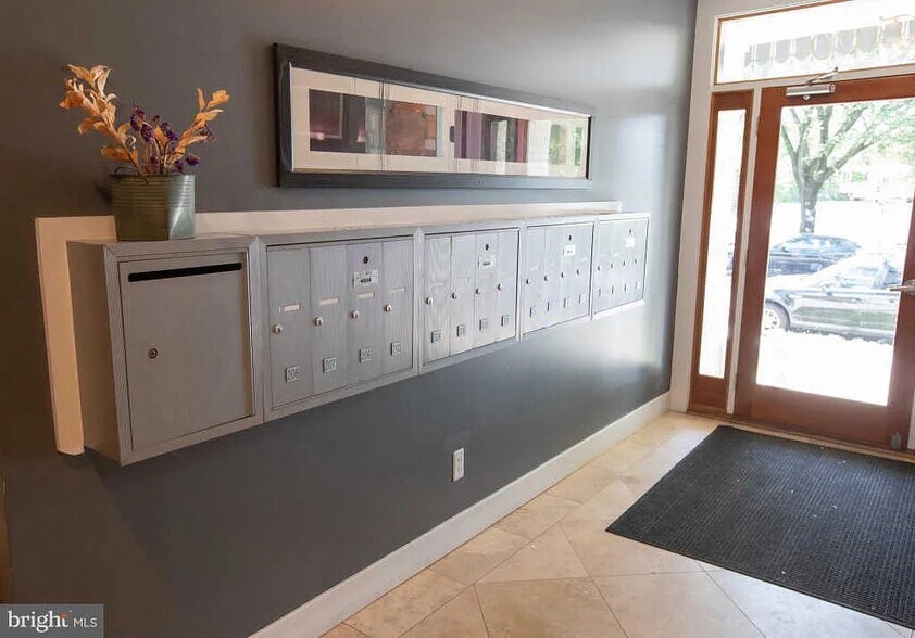 Building Photo - 2 17th St SE