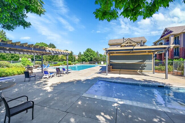 Building Photo - $1,595.00 - $500 OFF First Month Rent -  2 Bedrooms, 1 Bathroom, Condo in Longmont with Washer an...