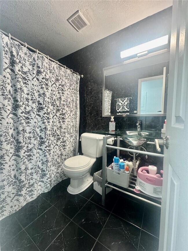 Building Photo - 4848 SW 135th Pl