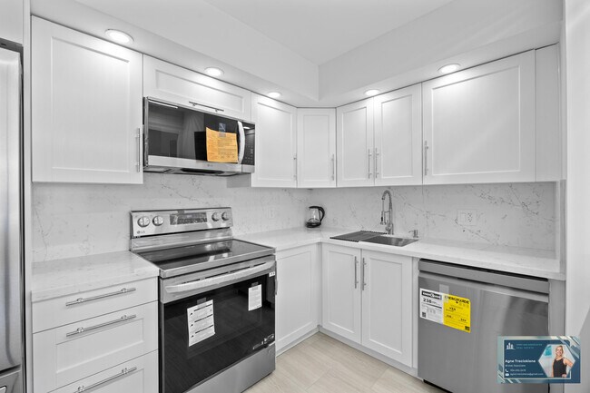 Building Photo - 2801 NE 183rd St