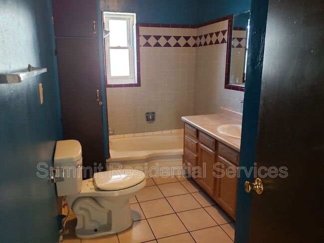Building Photo - 3026 E Alta Vista St