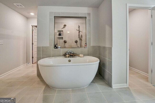 Building Photo - 297 Delta Dr