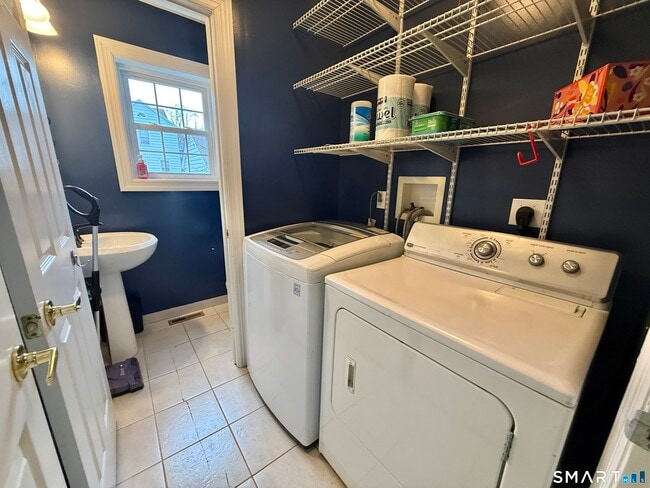 Building Photo - 70 Renwick Pl