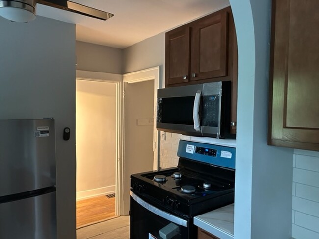 Building Photo - 7433 Penfield Ct