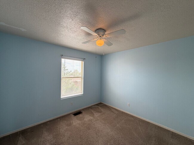 Building Photo - 4 Bedroom Home Available Near McMahon Blvd NW & Universe Blvd NW!