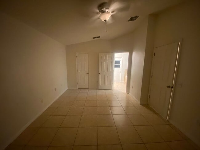 Building Photo - 909 Gateshead Ct