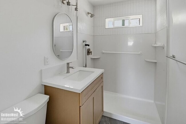 Building Photo - Beautifully Renovated 3Bdm 2Ba Apartment Home in San Diego!