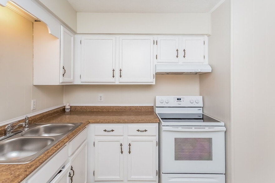 Building Photo - 5 Silverwood Dr