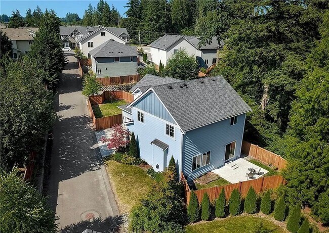 Building Photo - Beautiful Bothell Home