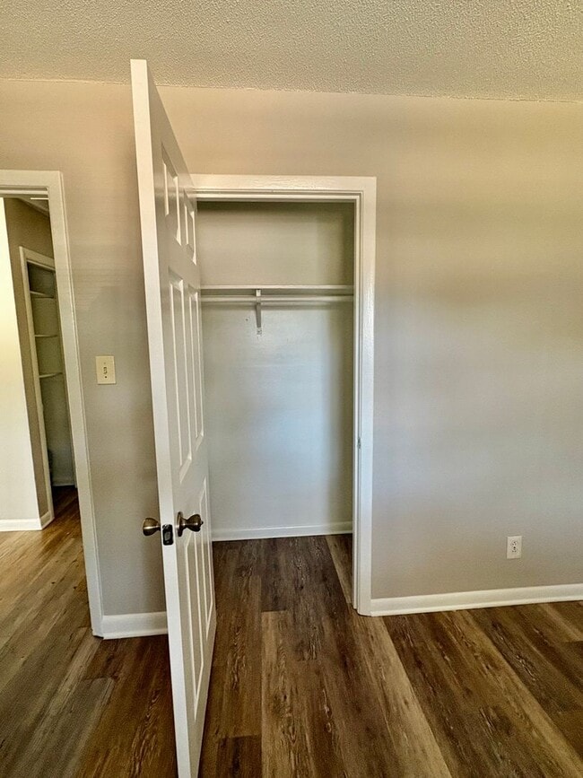 Building Photo - 301 Shelden Dr