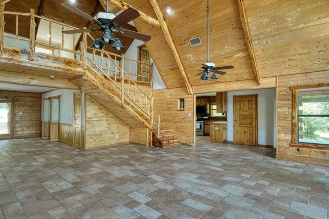 Building Photo - Custom Home with Separate Apartment