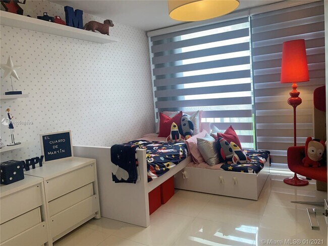 Building Photo - 2333 Brickell Ave