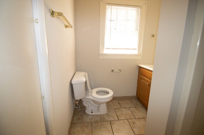 Building Photo - Charming 3 bed | 2 bath home in the heart ...