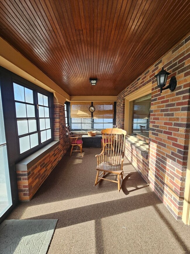 Building Photo - 4 BED | 2.5 BATH | DOUBLE GARAGE | WEST RAPID | FURNISHED