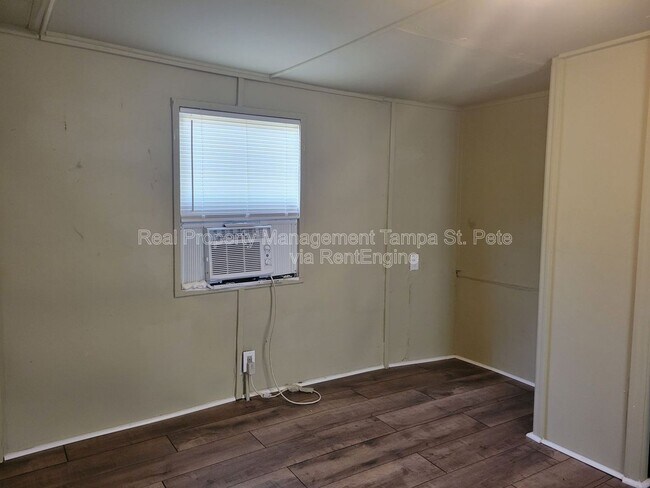 Building Photo - 710 S 50th St