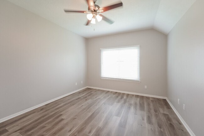 Building Photo - 2614 Elder Park Ct