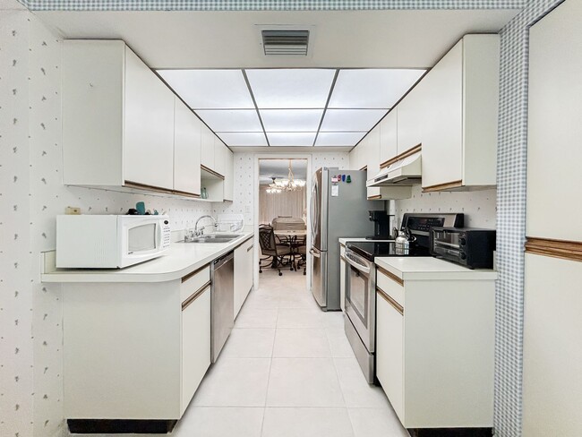 Building Photo - Fully Furnished Resort-Style Waterfront Living at Pasadena Cove - 2Bed|1Bath