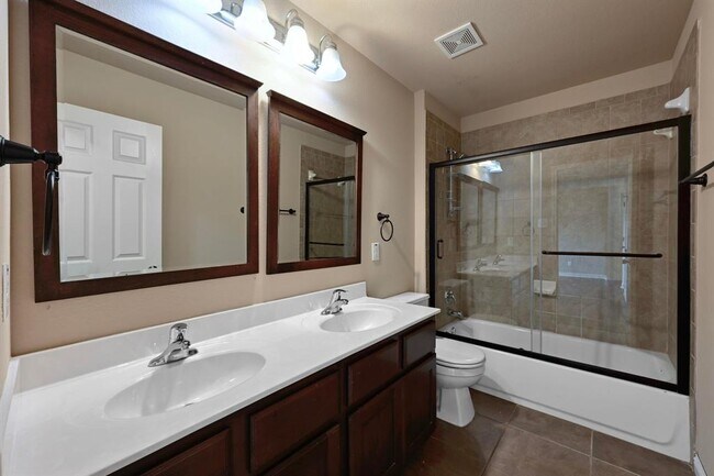 Building Photo - 808 Middle Creek Dr