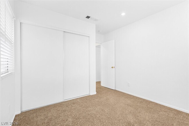 Building Photo - 7600 Beverly Hills Dr