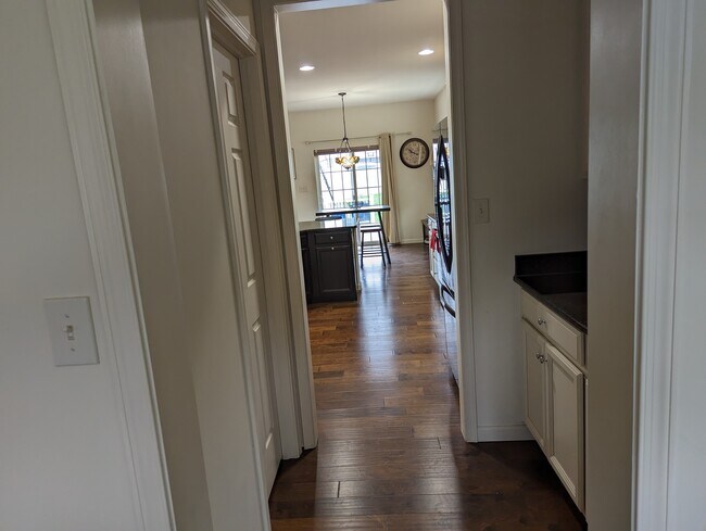 Building Photo - 5 Auction Dr