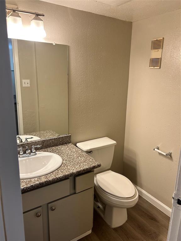 Building Photo - 3901 Woodchase Dr