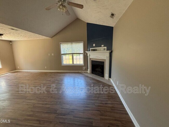 Building Photo - 337 Americana Dr
