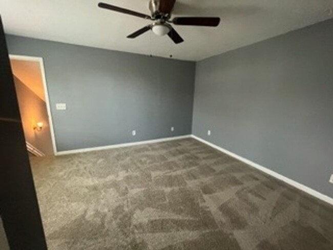 Building Photo - 2 Bed 2 Bath Townhome