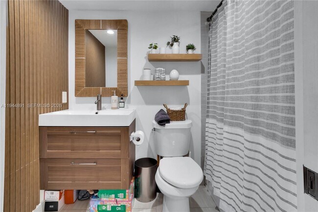 Building Photo - 1450 SW 20th Ave