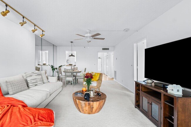 Building Photo - 14623 Bonaire Blvd
