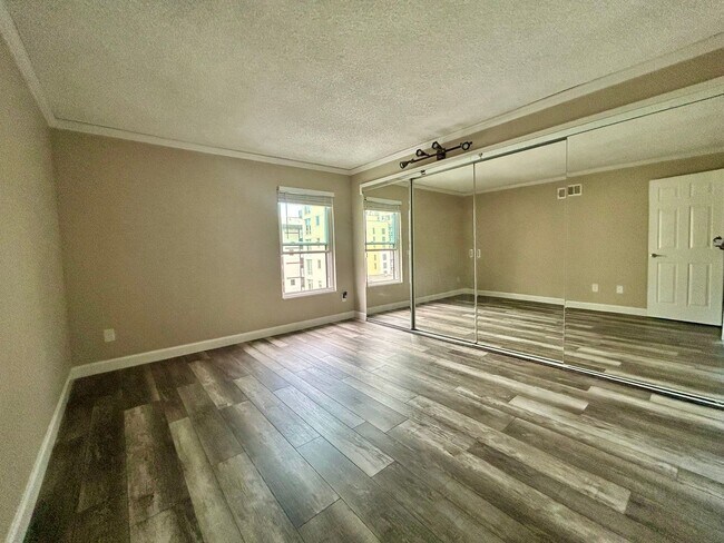 Building Photo - Beautiful 1-Bedroom Condo at Mountain Shadow Condominiums