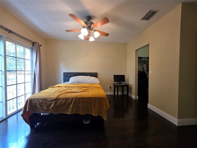 Building Photo - 2612 SW 81st Terrace