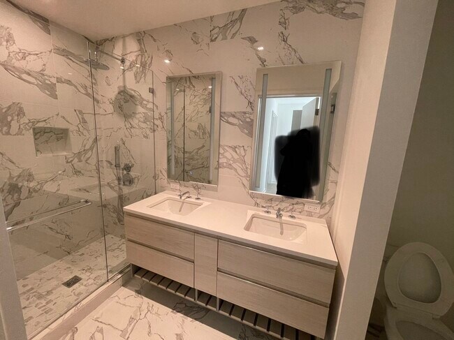 Building Photo - 1400 W Monroe St