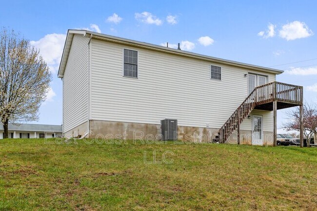 Building Photo - 339 Clifford Dr